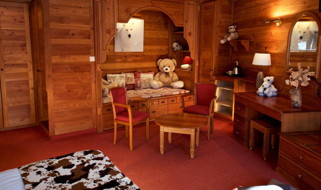 Hotel Serre Palas เลส์เดอซาลป์ ภายนอก รูปภาพ